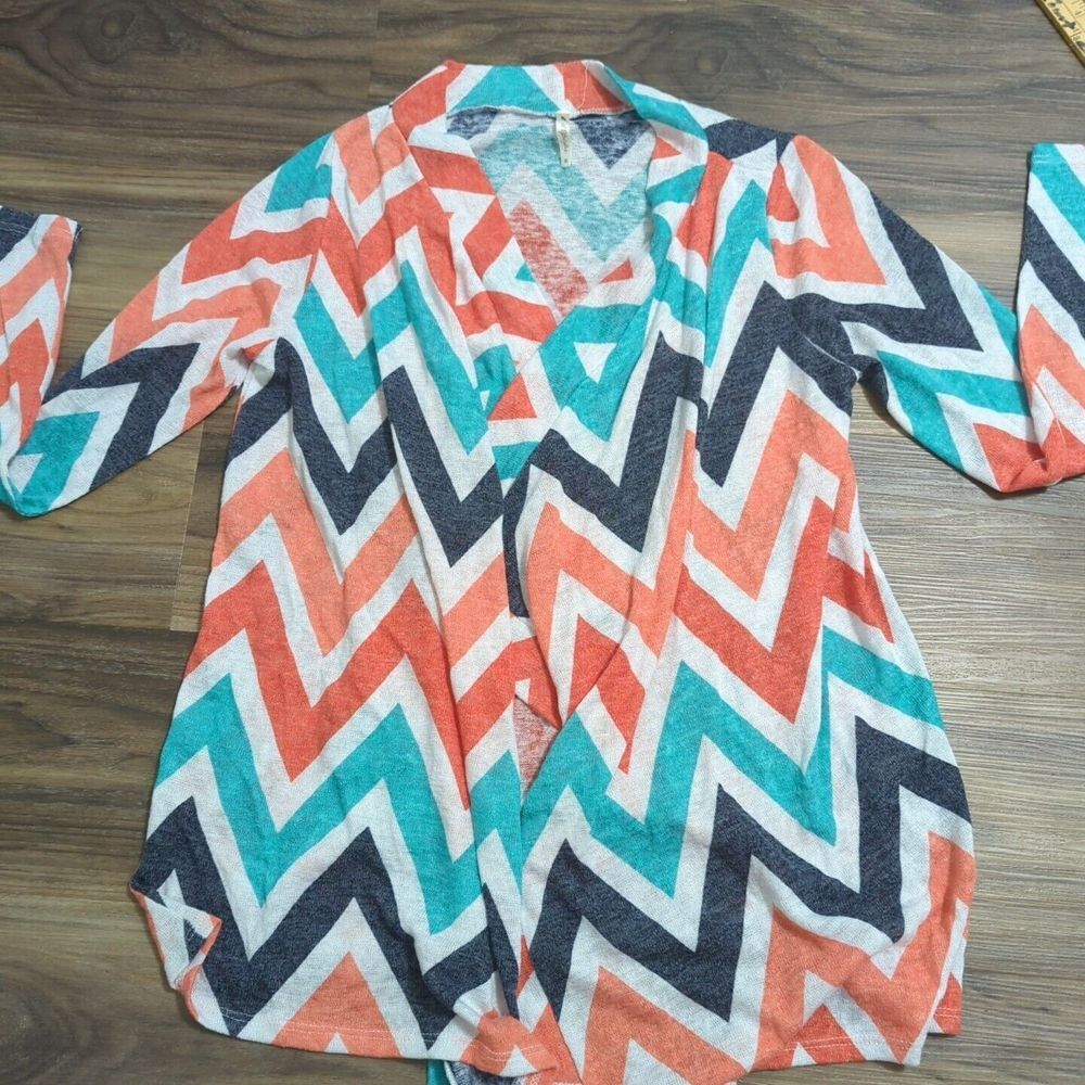 42POPS‎ | Mint & Coral Zigzag Cardigan